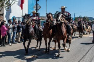 Lee más sobre el artículo Acto de fiestas patrias en Escuela Albertina Valenzuela y desfile cívico-patriótico en Cutemu